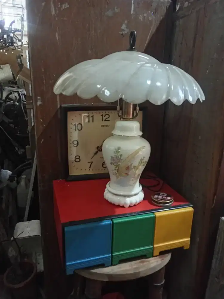 Lampu meja antik vintage