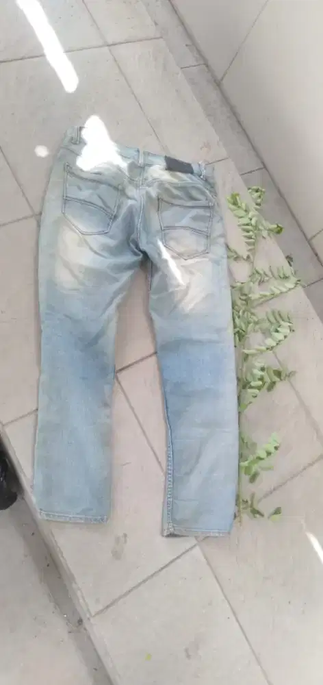 Di jual celana jeans merek crocodeal  model lutut sobek2  murah aja