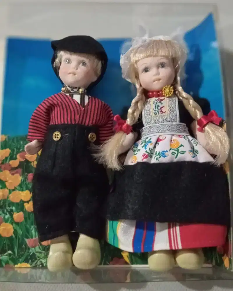 Sepasang Boneka Porcelain