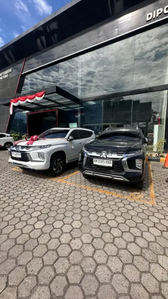 Pajero Dakar 4x2 hitam tahun 2025