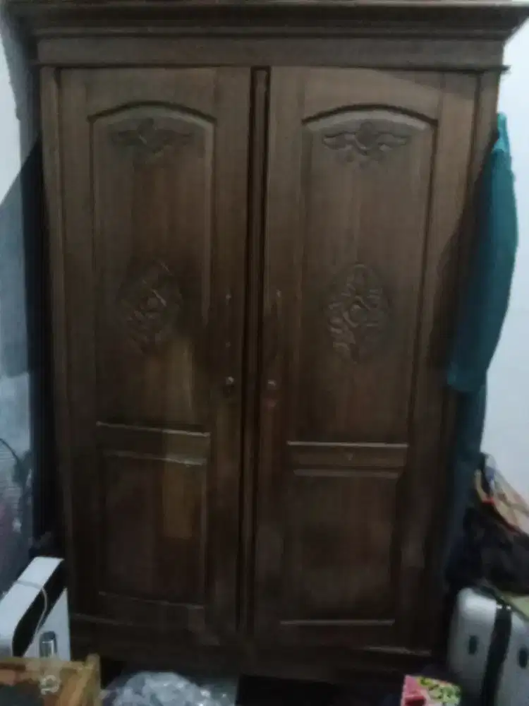 Lemari kayu jati