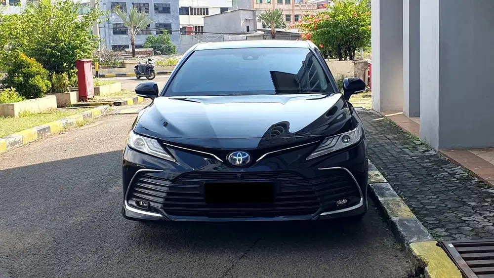 Toyota Camry 2.5 Hybrid TSS Sunroof JBL AT Hitam 2022 Like New Low KM