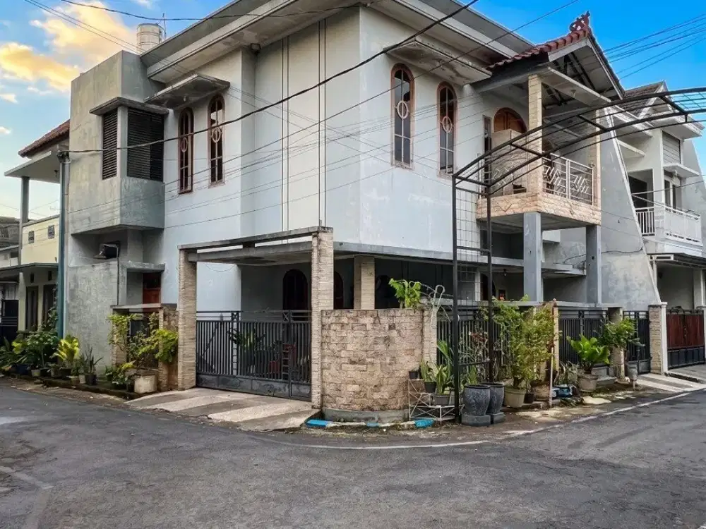 Dijual Rumah Hook di Arjowinangun Malang Siap Huni