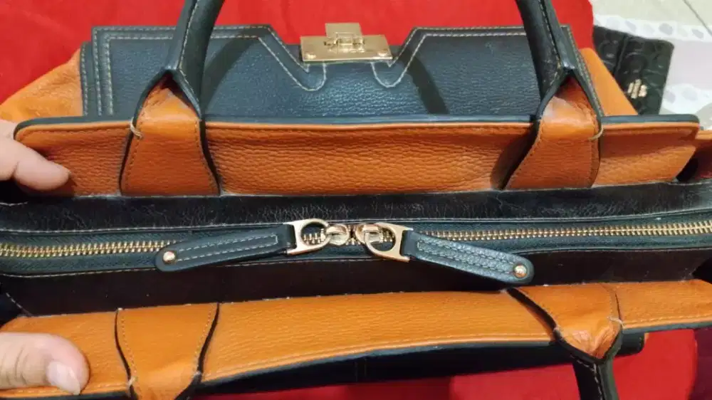 Tas ukuran besar merk donini hitam orange