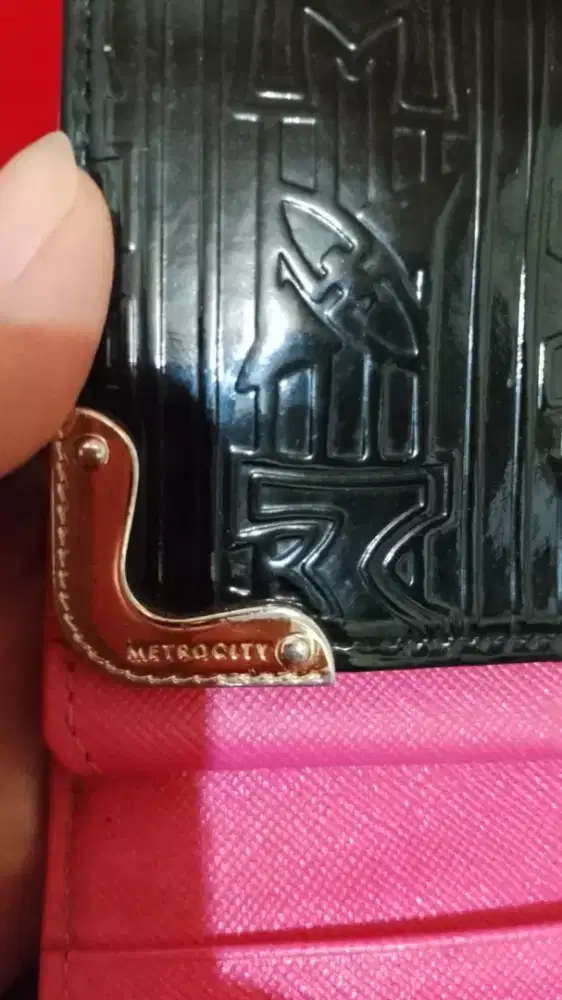 Dompet metro kulit glosy