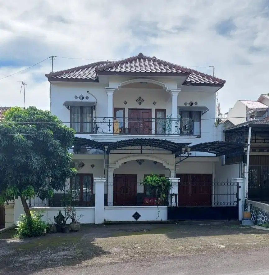 RUMAH MEWAH BOROBUDUR JALAN LEBAR DI MANYARAN SEMARANG BARAT