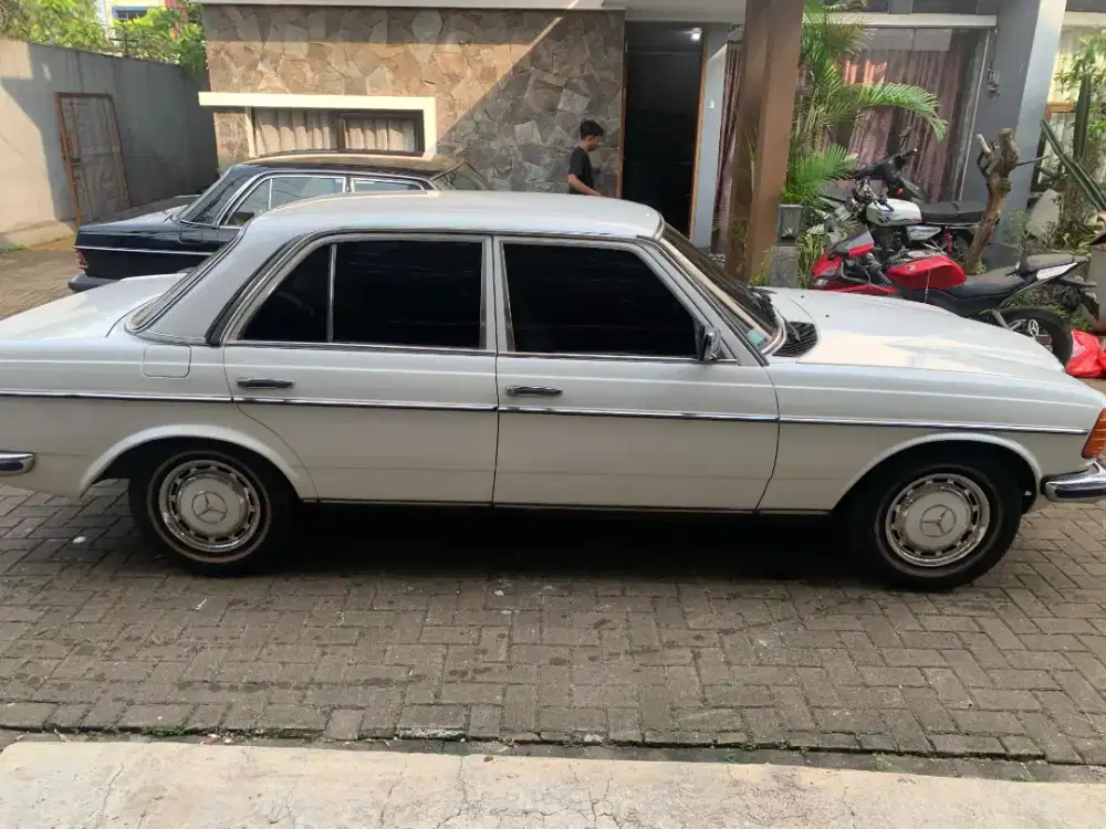Mercy W123 280E - MT/1983