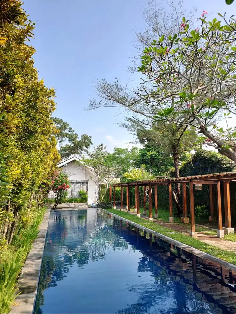 Villa Cantik dengan Joglo Antik dekat Jalan Gito Gati