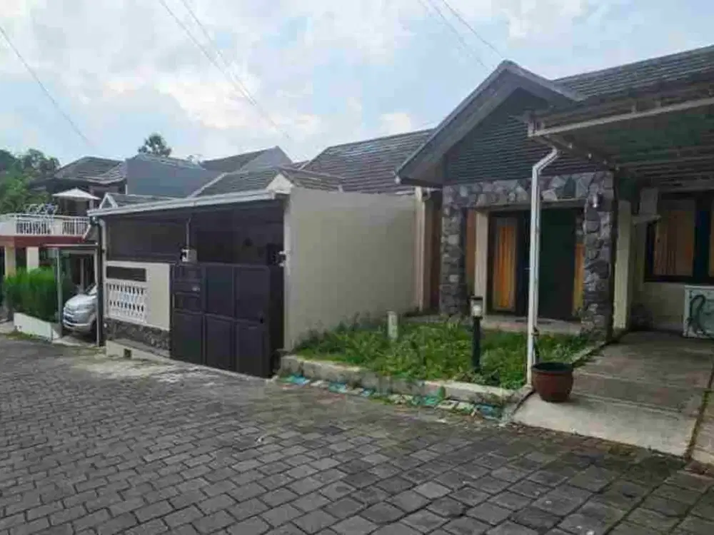 rumah murah BU SEGERA turun harga jauh lokasi strategis di perumahan saxofone suhat dekat kampus UB Brawijaya polinema dan unmuh, bagus buat hunian atau direnov jadi kos elite