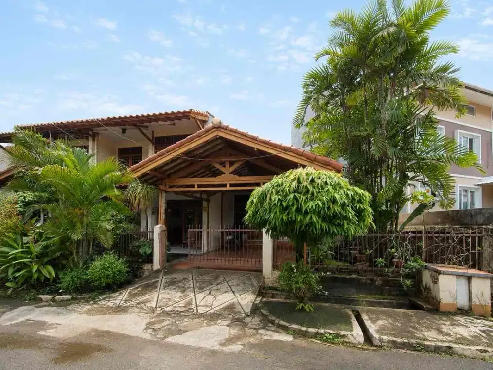 DIJUAL – Rumah Luas 2 Lantai Semi Furnished di Area Kembangan Selatan
