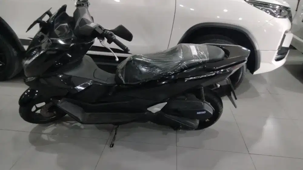 HONDA PCX 160 TAHUN 2024,HITAM GLOOSY