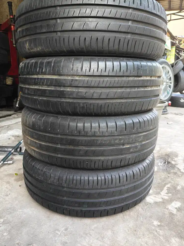 Jual ban copotan mrek Dunlop sp touring R1 ukuran 205 65 R15 kond 90%