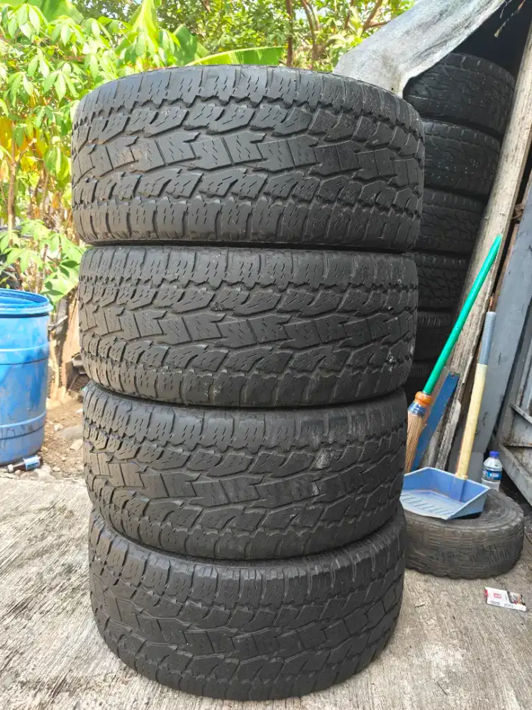 Jual ban copotan mrek Toyo open country A/T ukuran 285 50 R20 kond 80%