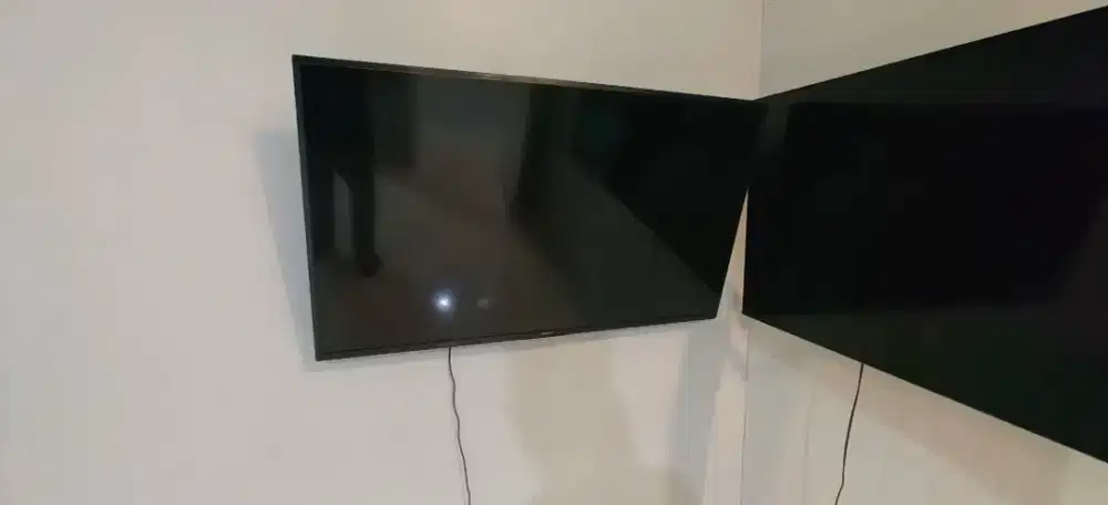 Jual kondisi bagus 2 tv smart  55 inci