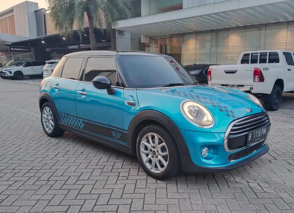 MINI COOPER 5 DOORS TWINTURBO 1.5 AT 2018 BLUE ON BLACK LOW KM SUPER
