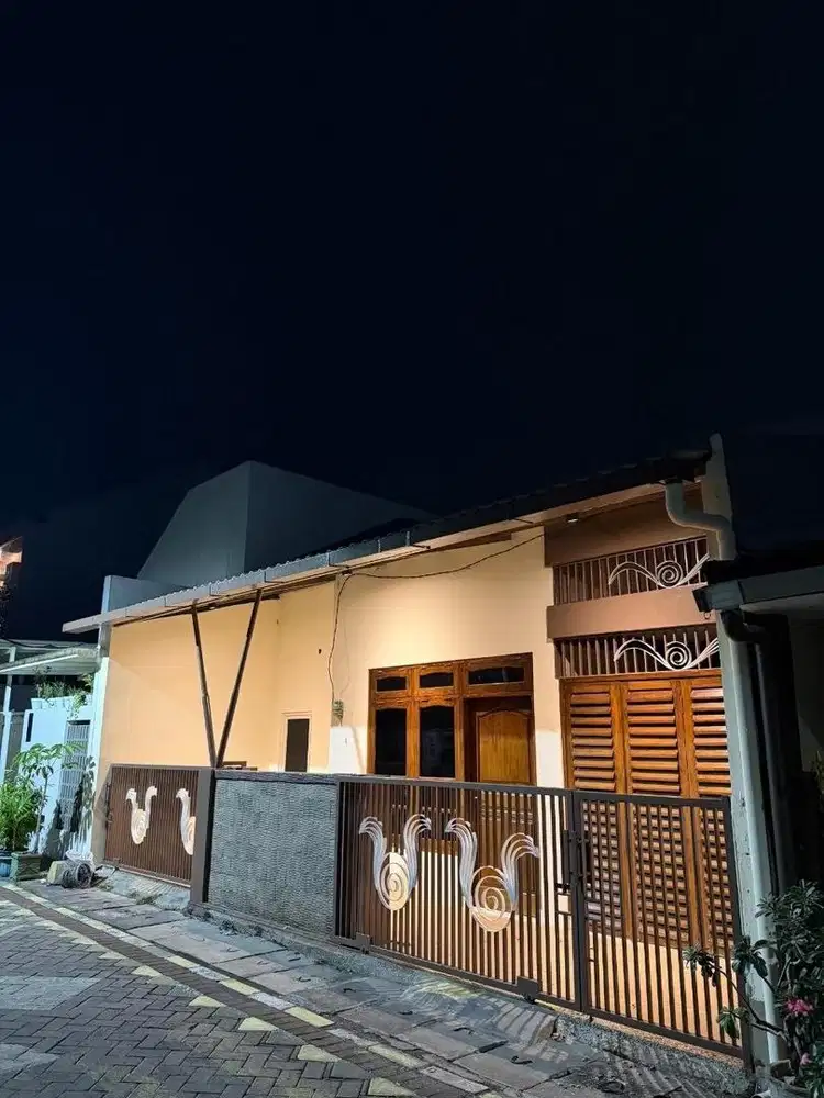 DIJUAL RUMAH KEDINDING TENGAH KENJERAN FULL RENOVASI ROW JALAN 2 MOBIL