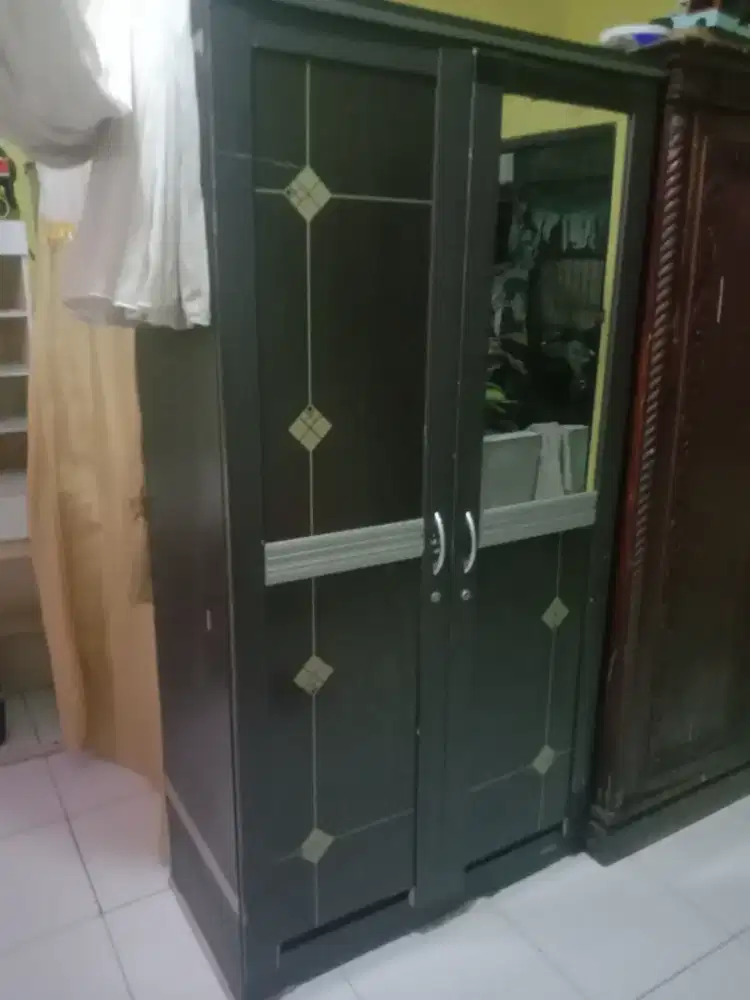 Dijual cepat lemari masih bagus