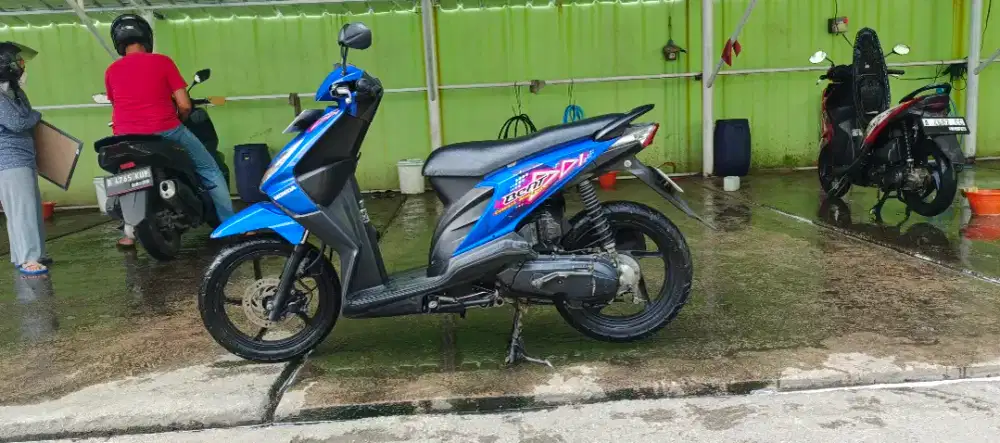 Dijual Honda Beat Karburator 2011 masih kinclong