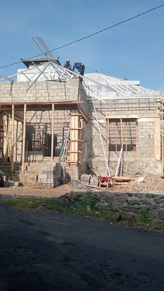 Tukang atap rumah
