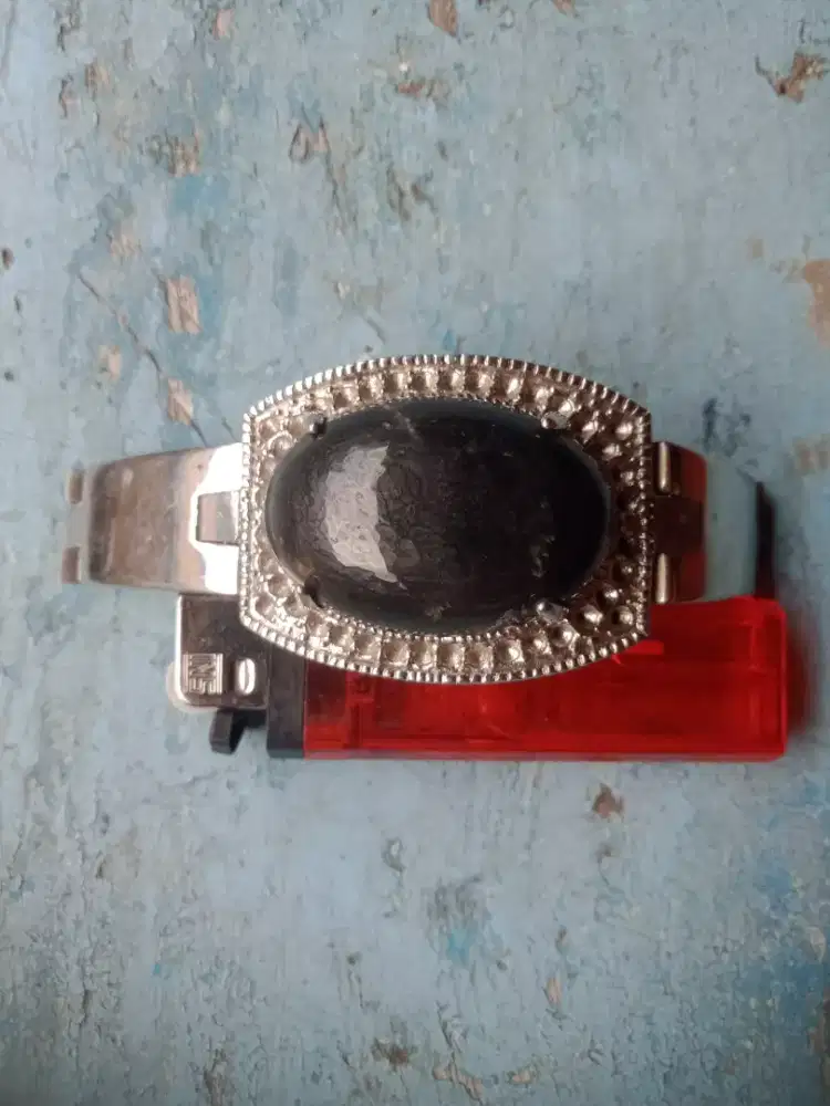 Gelang batu titanium