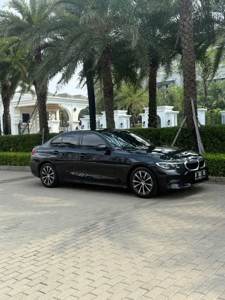 BMW 320i 2022 Bensin