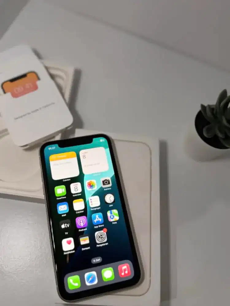 BH 99%! iPhone 11 64GB White Fullset Mulus 4.1jt Nett