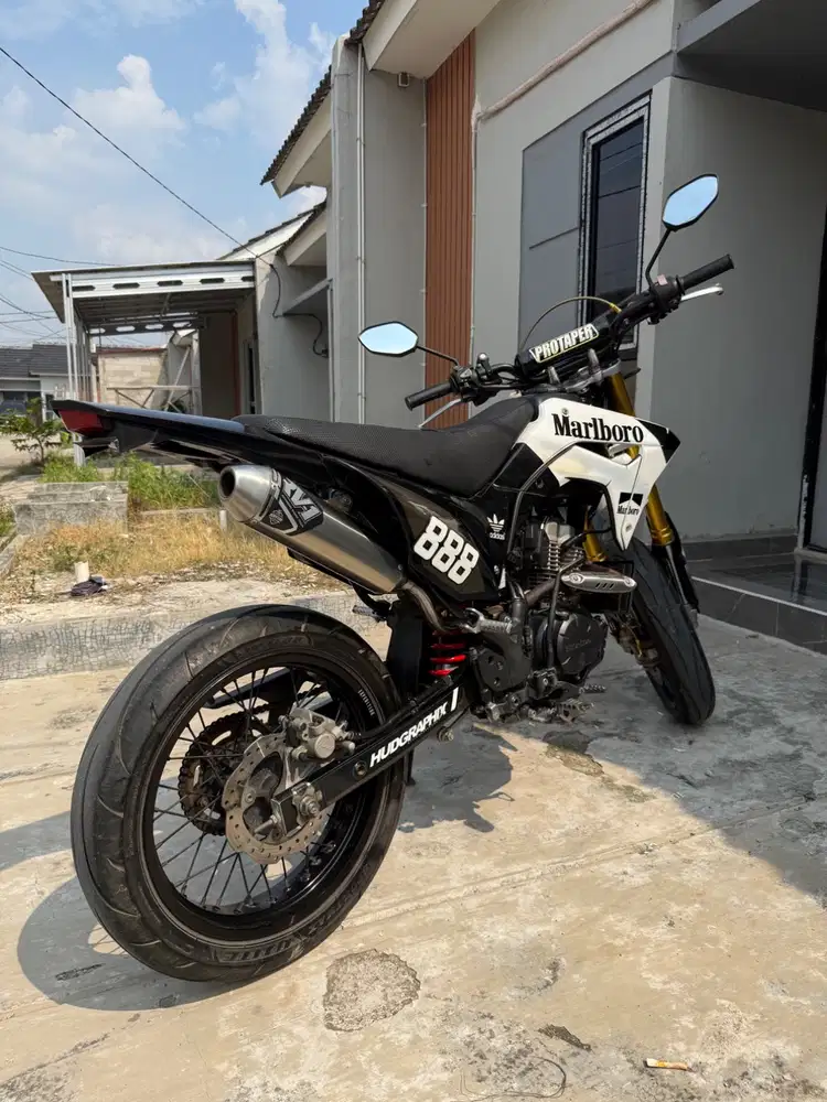 Honda CRF 150 L 2023 warna putih