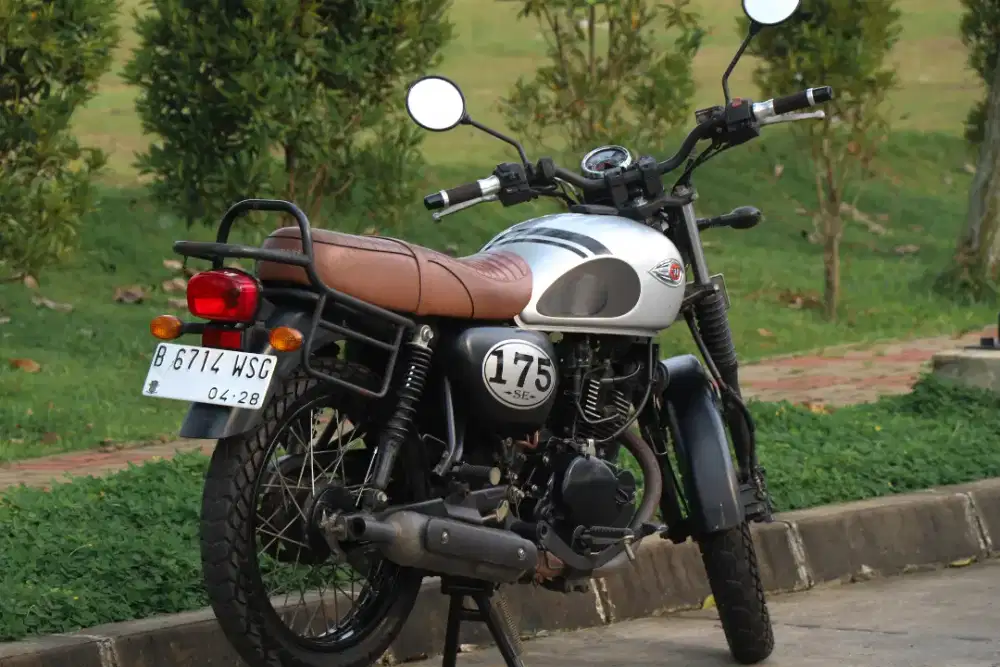 Kawasaki W175 SE Silver