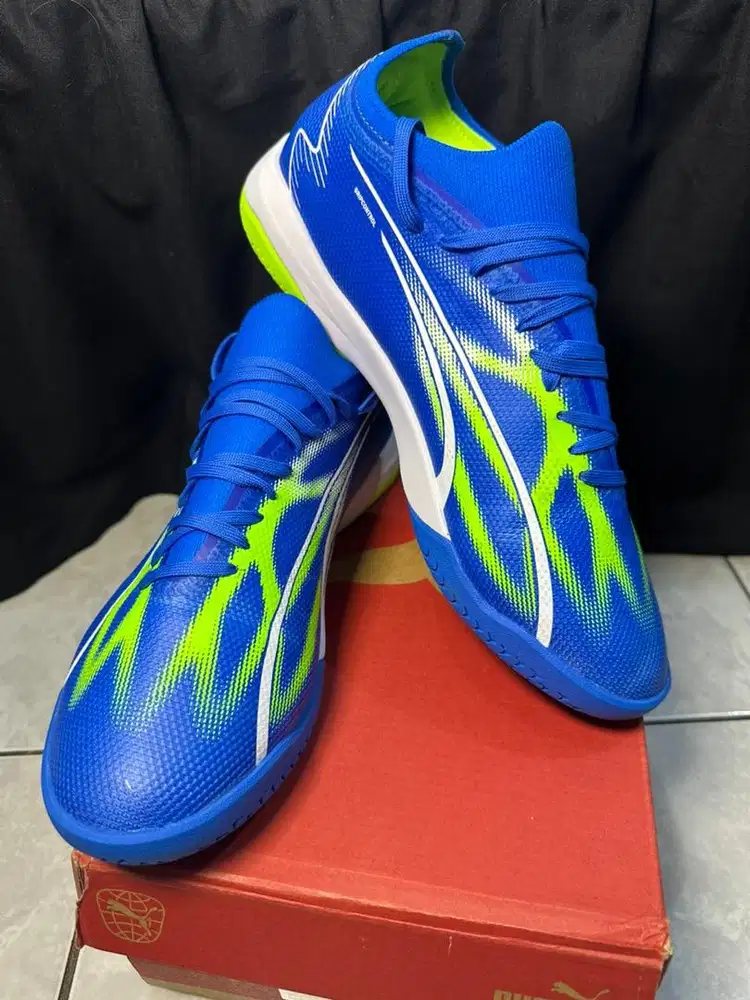 Sepatu futsal Puma Ultra Match IT warna Ultra Blue size 43