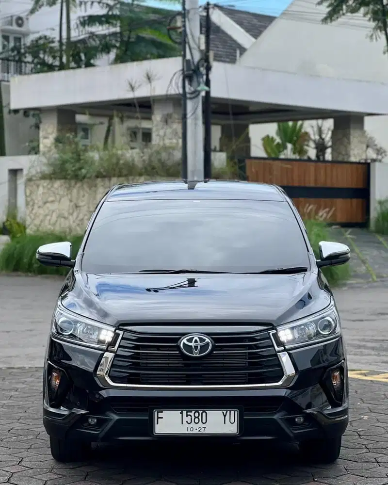 INNOVA VENTURER 2.4 KM LOW!