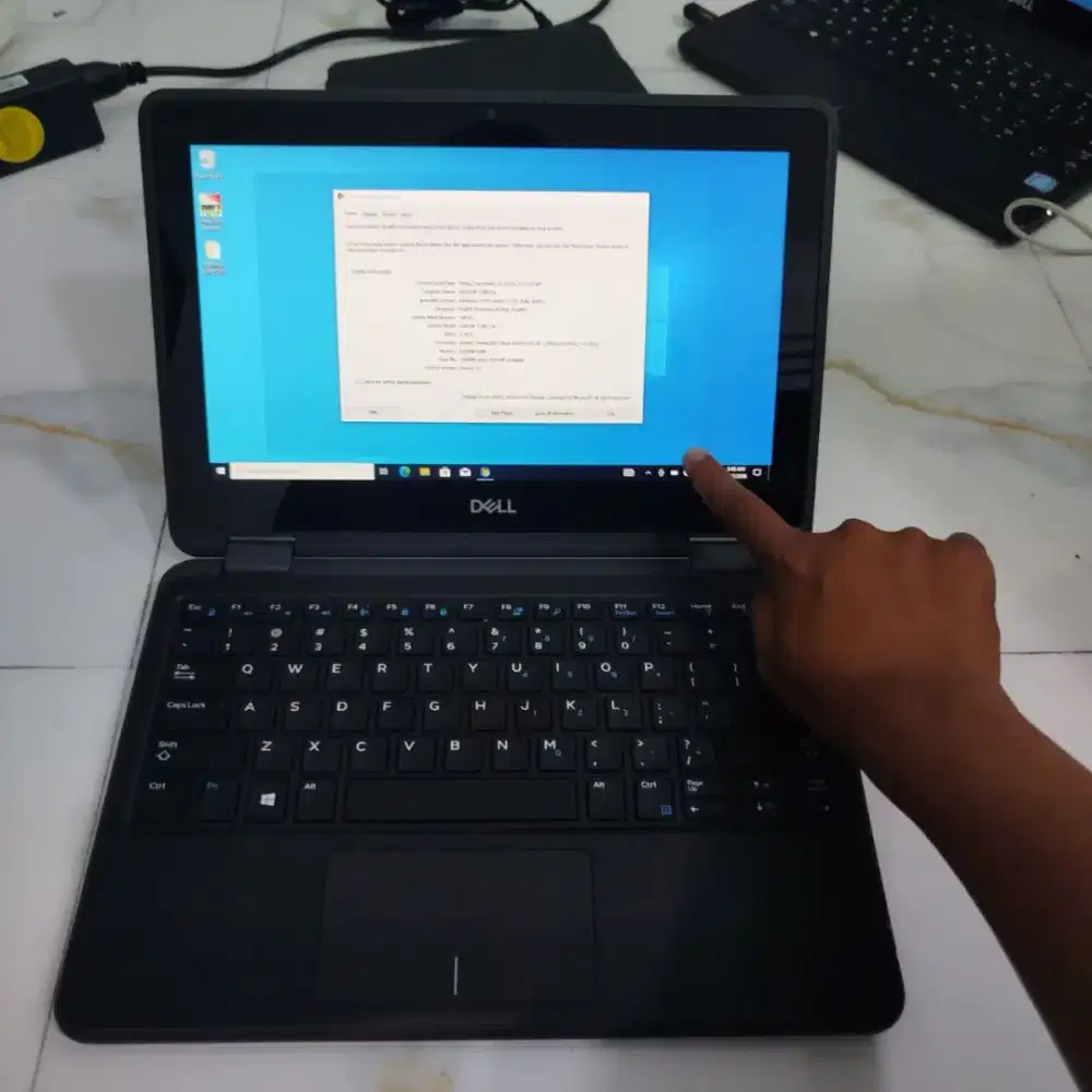 Laptop bekas Dell latitude 3190