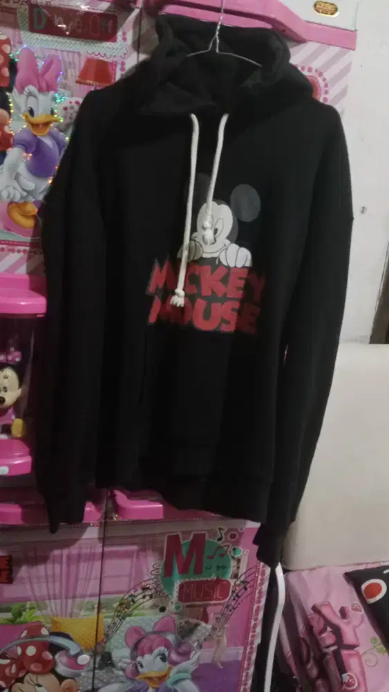 Hoodie hitam disney size L