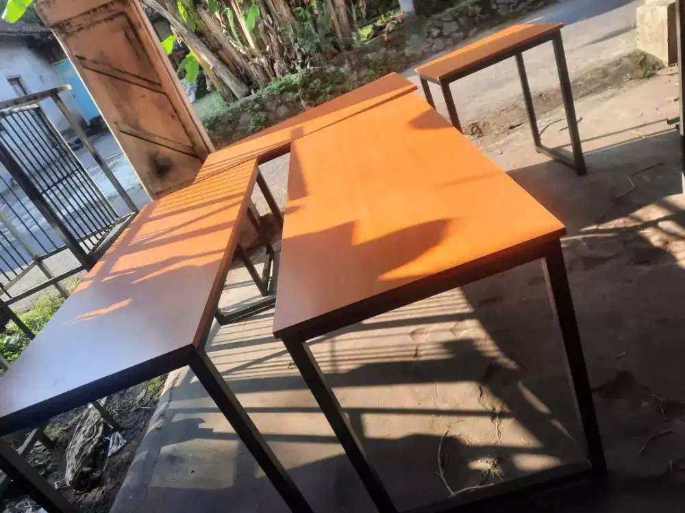 Meja permanen lapis hpl.