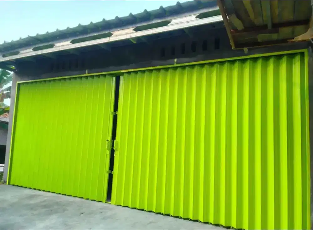Folding gate rolling door
