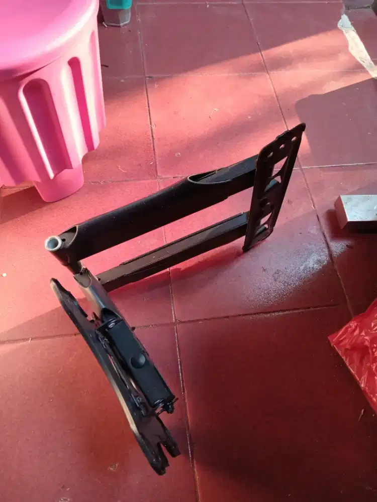 Breket TV NB siap pakai