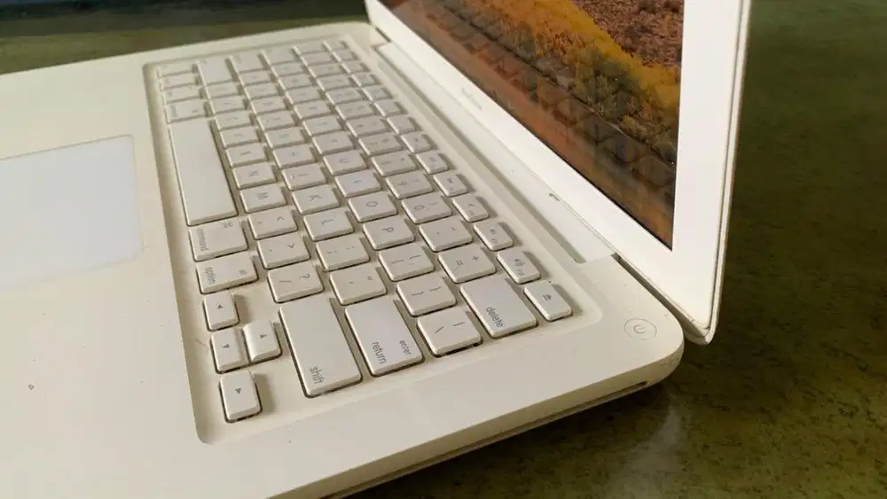 Macbook White Mulus 4Gb/500gb all Normal