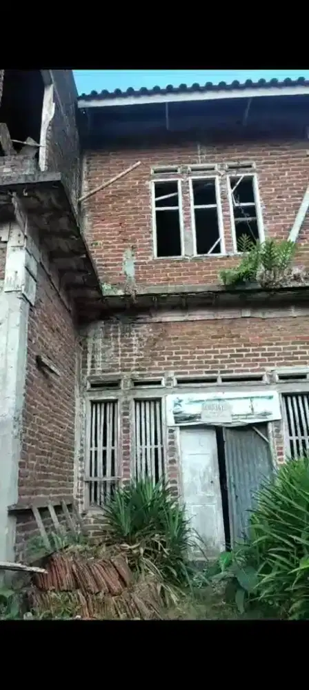 Dijual Tanah Bonus Bangunan setengah jadi