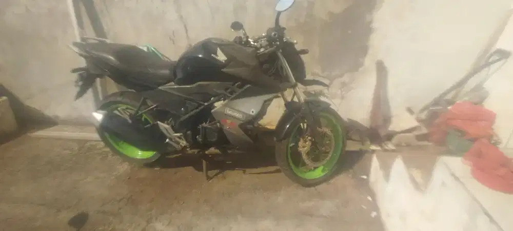 Di jual motor bekas Honda CB150R