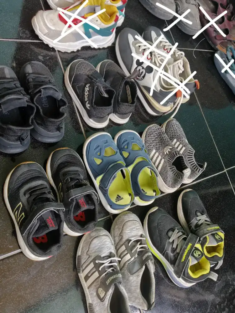 Dijual sepatu anak sudah tidak muat dr umur 1-3tahunan 400k borongan