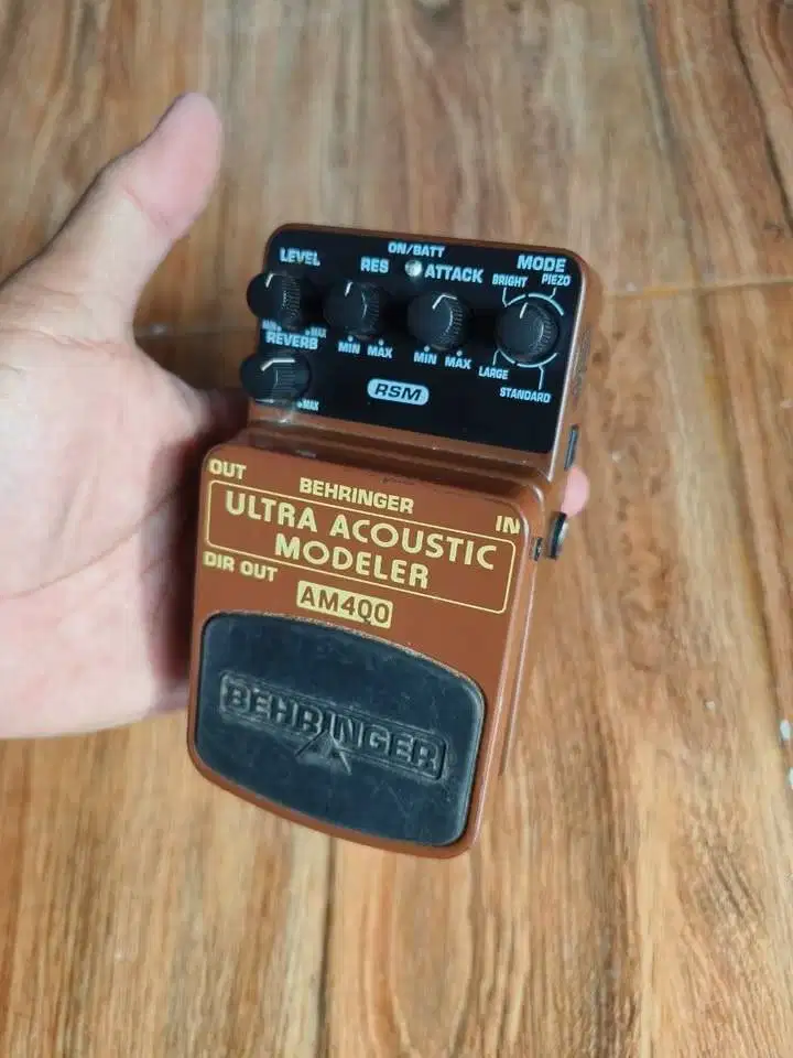 Efek gitar Behringer Ultra Acoustic AM400 second original