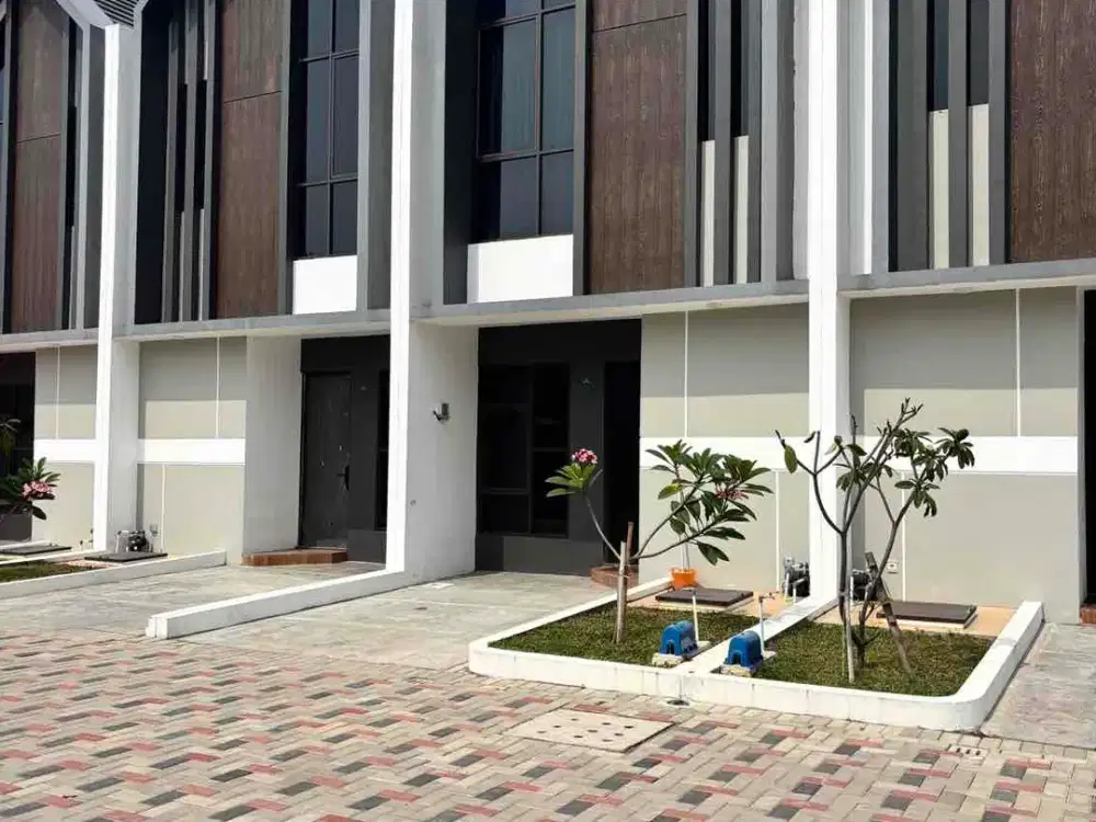 Rumah Exclusive 2 lantai tanpa DP