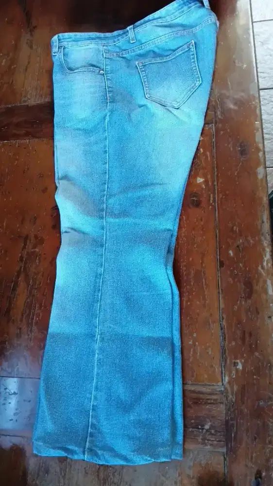 Celana panjang boot cut