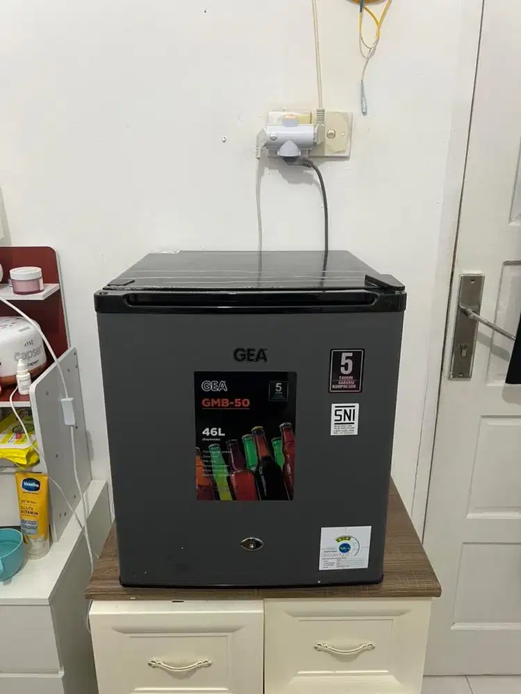 MINI KULKAS MERK GEA 46L