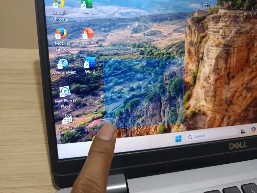 Dell 5320 core i5-1145G7 touchscreen,ram 16gb,keyboard nyala,lyar FHD