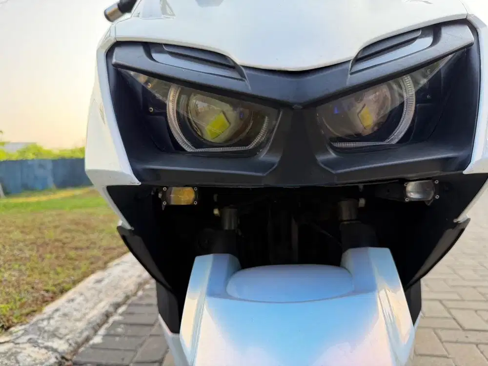Honda Vario 160 ABS 2025 putih lembayung