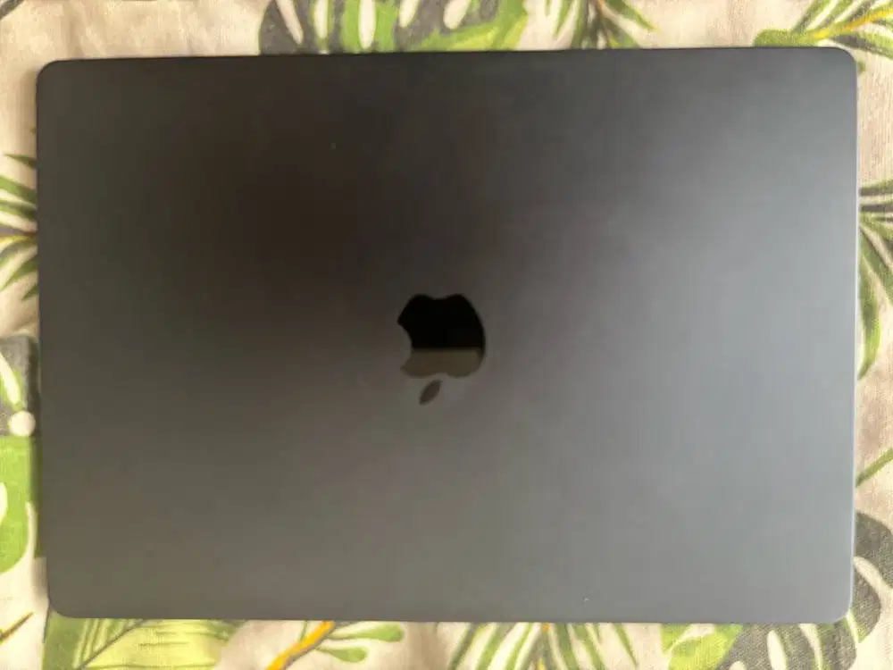 MacBook Air 15 inch (late 2024)  Apple M3 Chip - like new