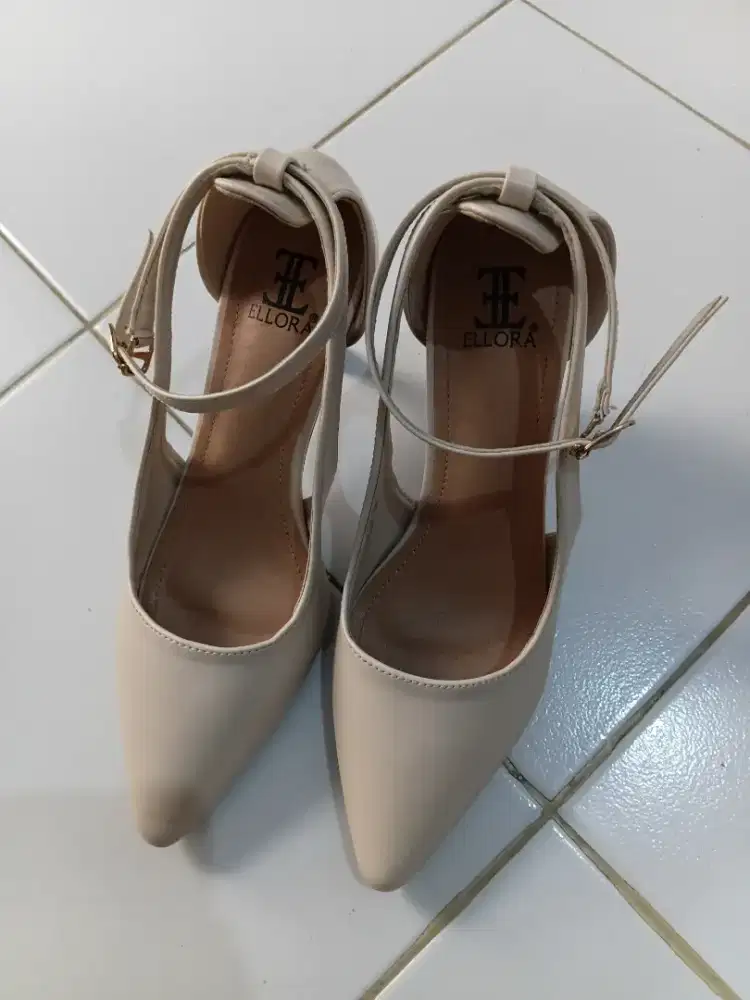 HIGH HEELS ELLORA EG-882 Sepatu Heels Wanita 8cm Ankle Strap
SIZE 38