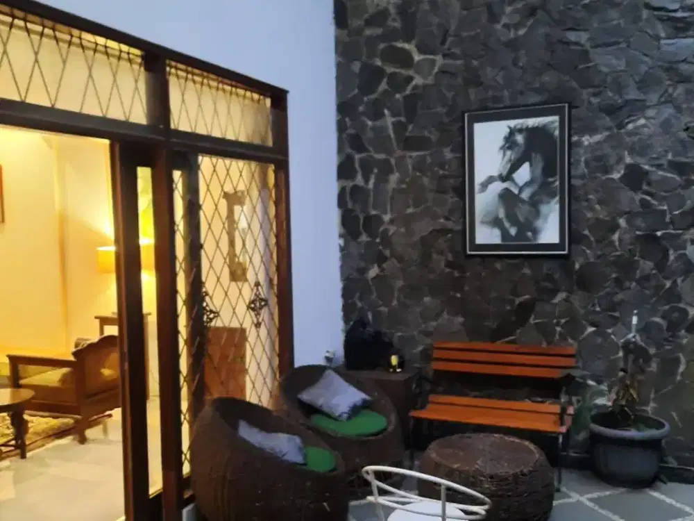 Rumah 2 Lantai di Antapani Nyaman Asri Siap Huni Akses Jalan Besar