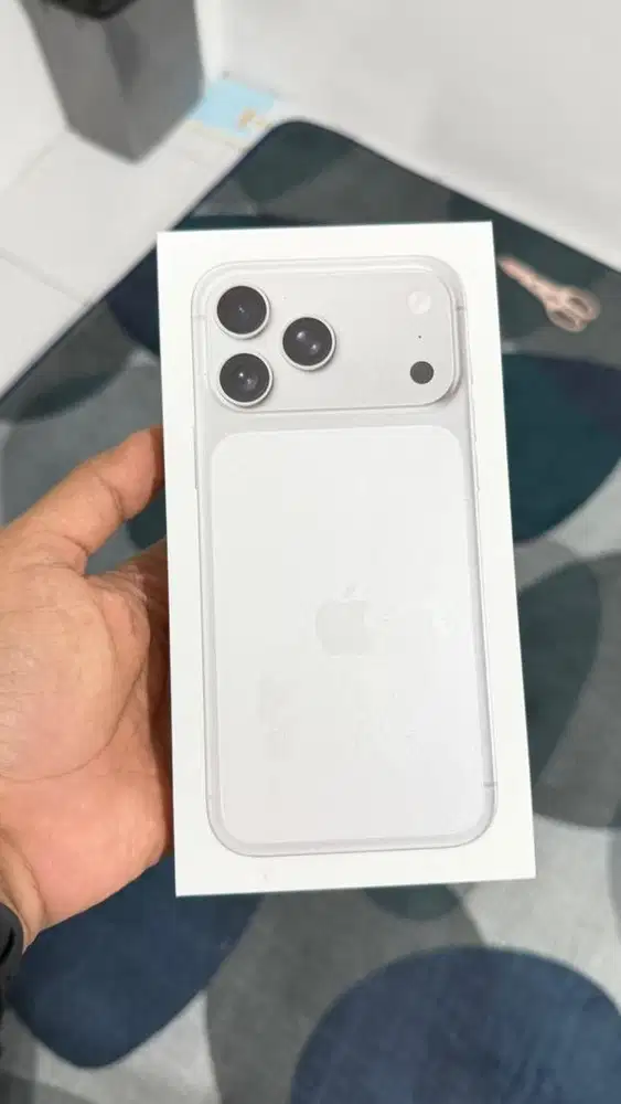 Di jual Iphone 17 pro max 256 silver BARU ibox