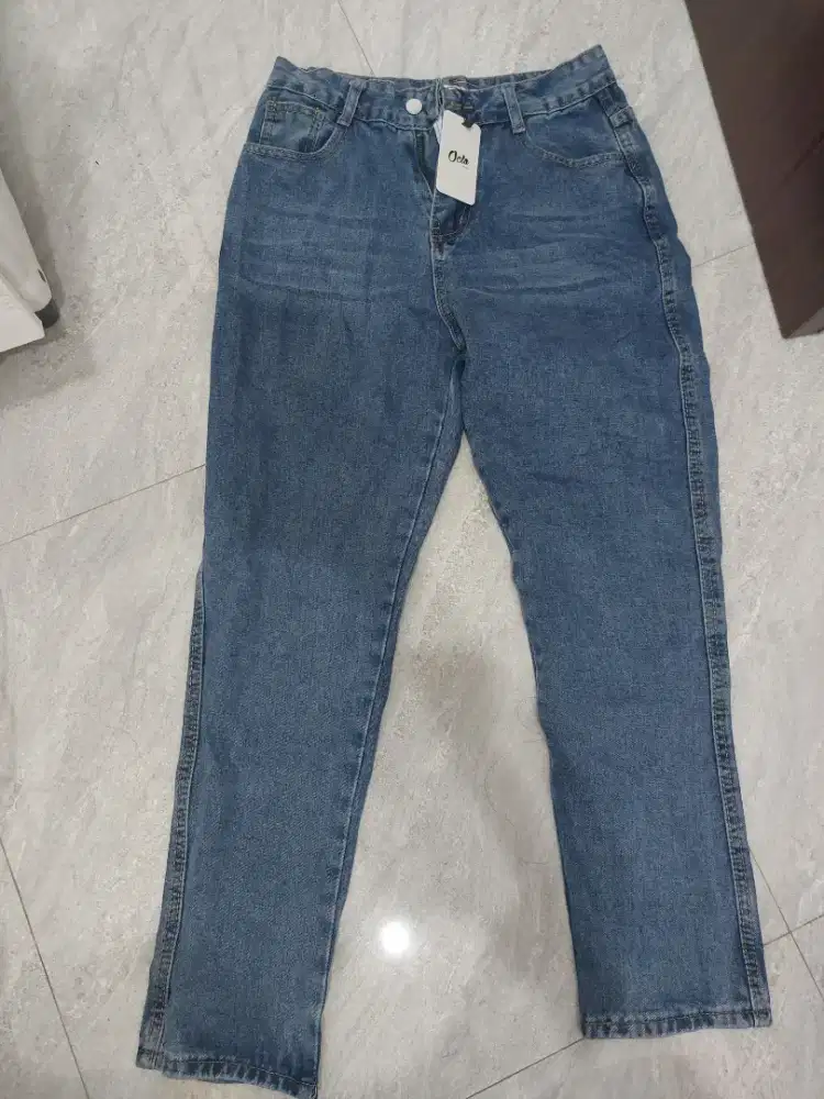 Celana jeans perempuan merk Oclo